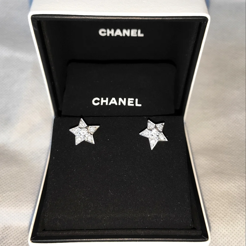 CHANEL auth 18k